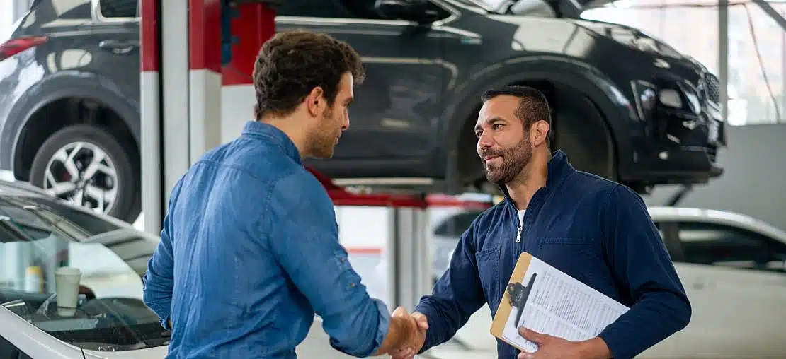 Ilustração de atendimento automotivo ou dúvidas frequentes