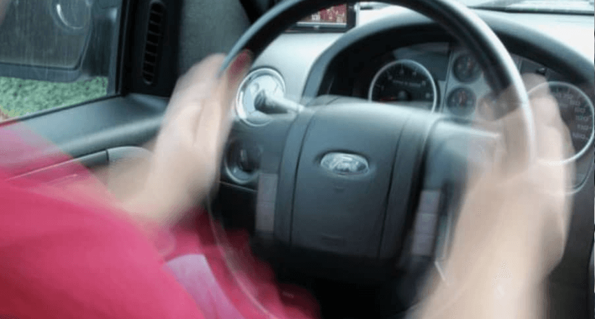 Volante vibrando durante a direção, especialmente em velocidade